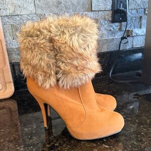 Faux Fur Trimmed Tan Ankle Boots